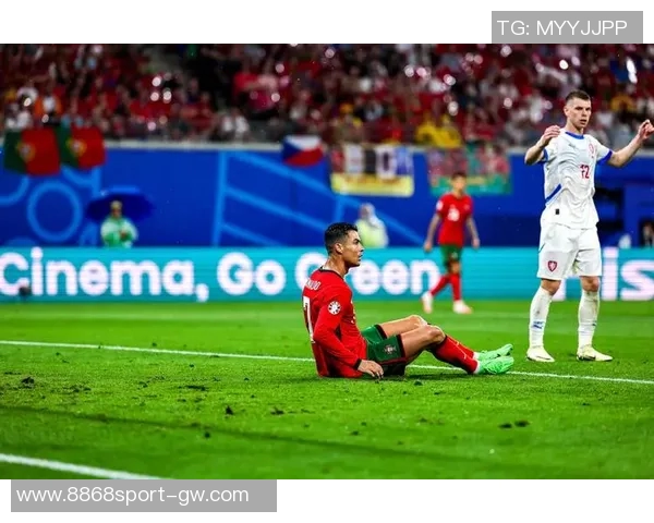 C罗进球因队友脚尖越位被判无效愤怒向裁判讨说法